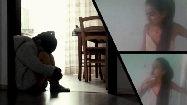 Arte com 3 imagens, na primeira uma criança sentada no chão, na segunda e terceira imagem, uma mulher natural da argentina que teria espancado sua filha de apenas 3 anos
