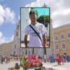 Foto de uma praça na cidade de Mafra em Portugal, e uma foto de um homem de 27 anos que faleceu em Portugal aparentemente vítima de um ataque cardíaco centralizada