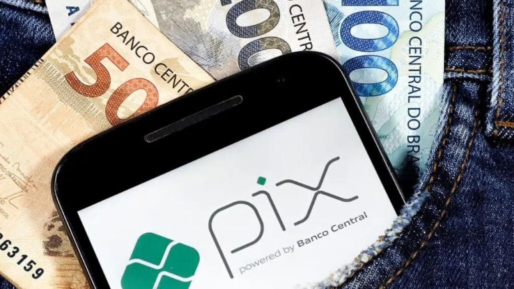 Foto de um celular aberto no pix