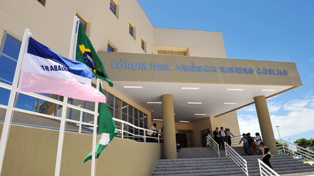 Justiça capixaba condena hospital a pagar indenização por erro médico em Cariacica fachada do fórum de Cariacica