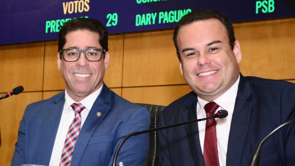 Segurança em foco: ALES aprova lei para instalação de botão do pânico em escolas e hospitais presidente da Ales, deputado Marcelo Santos (Podemos) e deputado Denninho Silva