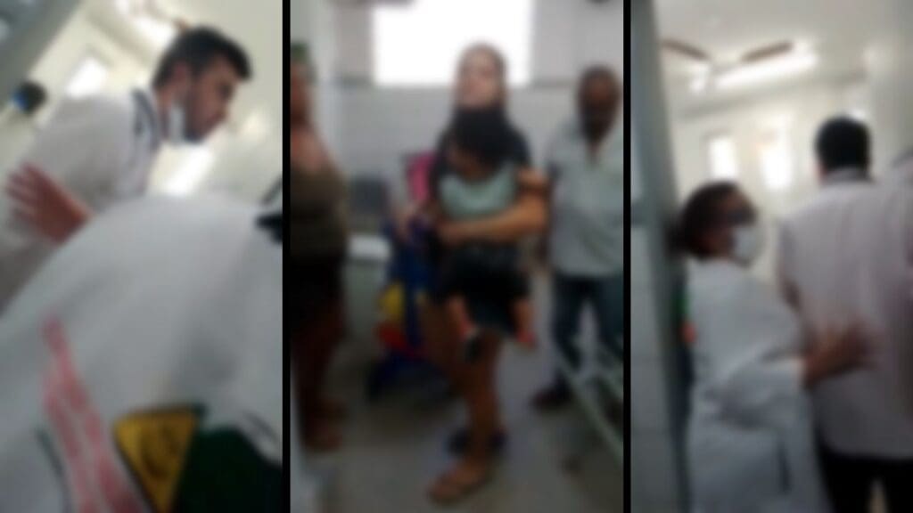 Arte com imagens desfocadas para proteger a imagem dos envolvidos, na primeira imagem, um médico que acabou se irritando com uma paciente sendo contido por enfermeiras e na segunda uma mulher segurando uma criança em um corredor de uma UBS, e na terceira imagem o médico entrando no consultório com uma enfermeira