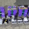 No chão do patio da Guarda Serra 48 tabletes de maconha, foram encontradas 16 barras de maconha do tipo paquistanesa, 3 unidades de cocaína, conhecida como escama de peixe, 3 unidades de haxixe, 5 munições de calibre .40, 2 balanças de precisão e material para embalar as drogas.