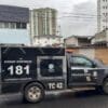 Fachada IML Vitória com veículo Rabecão da Polícia Civil