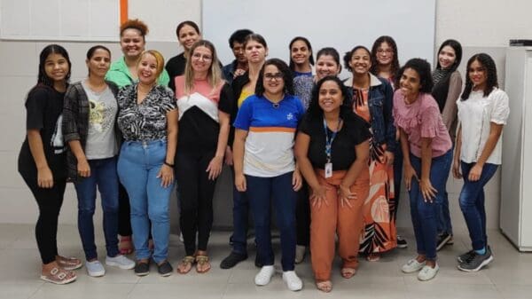Foto das 17 alunas do primeiro curso gratuito exclusivo para mulheres