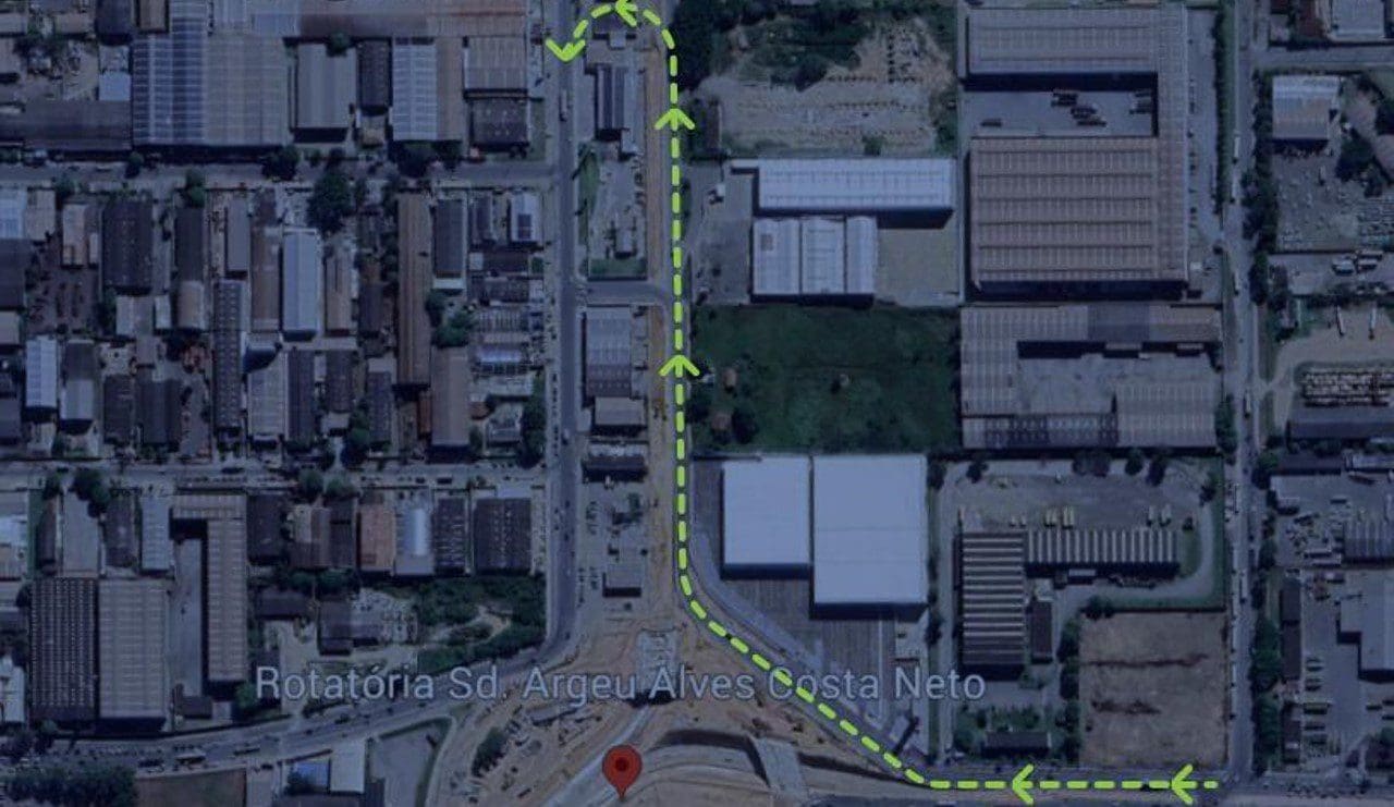 Arte com imagem da vista aérea da avenida Central B na Serra, com setas mostrando qual será o novo trajeto, devido a obras na pista
