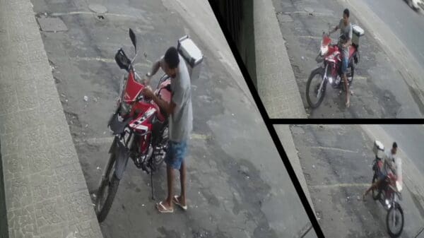 Arte com três imagens, na primeira homem enfiando uma chave micha na ignição da motocicleta, na segunda imagem sujeito em cima da motocicleta após fazer uma ligação direta com a micha e na terceira imagem o mesmo individuo so que desta vez arrancando com a motocicleta