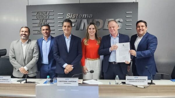 Vice-governador Ricardo Ferraço e governador Renato Casagrande em lançamento do Projeto ES + Competitivo