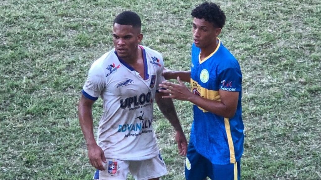 Jogadores do Sport-ES e GEL em campo