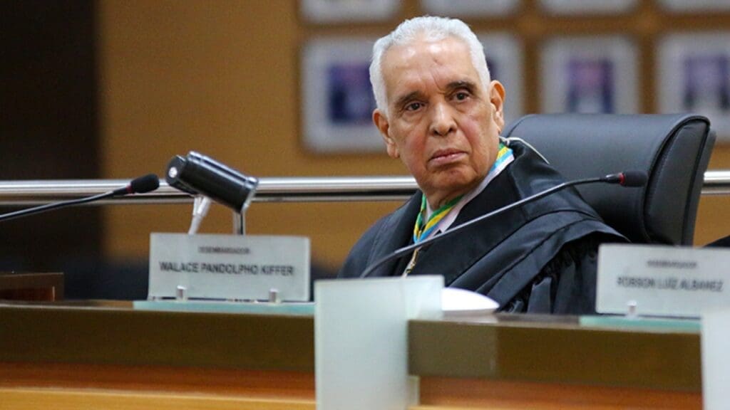 TJES presta homenagem ao desembargador Jorge Viana após 37 anos dedicados à magistratura Desembargador Jorge Viana