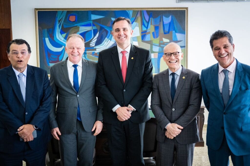 Renato Casagrande se reúne com lideranças em Brasília