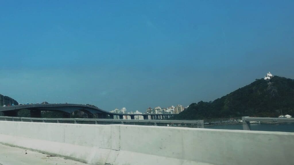 Governo capixaba comemora índice zero de suicídios após obra na Terceira Ponte Imagens da Terceira Ponte