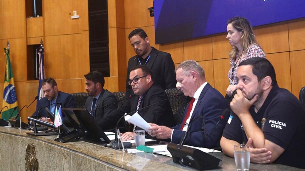 Donos de posto de gasolina da Serra dão depoimento em CPI contra a adulteração de combustíveis