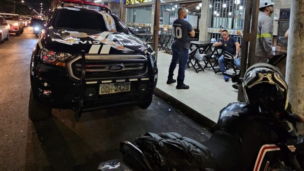 Tecnicos da EDP e Polícia Civil descobriram furto de energia em Vila Velha.