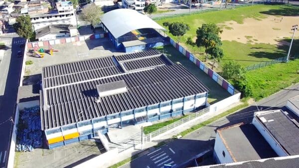 Vista aérea da escola EMEF Governador Carlos Lindemberg - Vereador da Serra pede urgência no projeto por vigilância armada nas escolas municipais