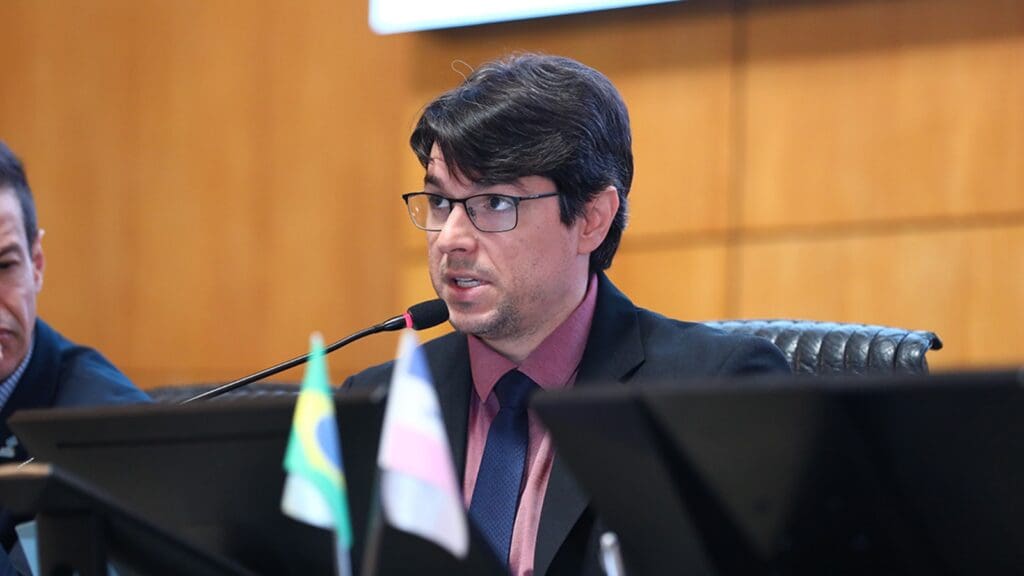 Benicio Costa durante sessão da ALES