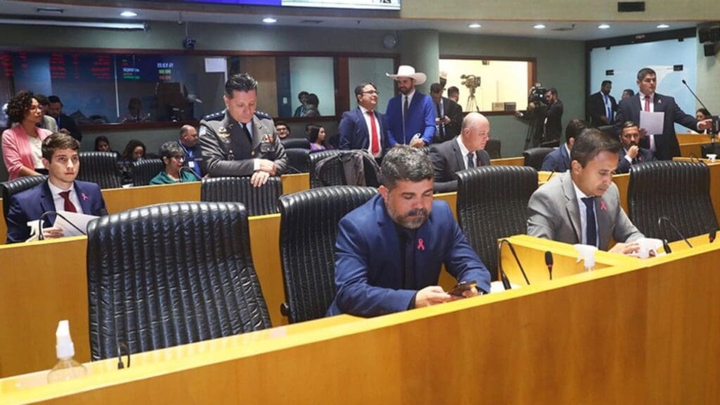 Deputados discutem a liberação de medicamentos à base de canabidiol na ALES.