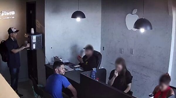 Assaltantes roubam loja de celulares na Serra