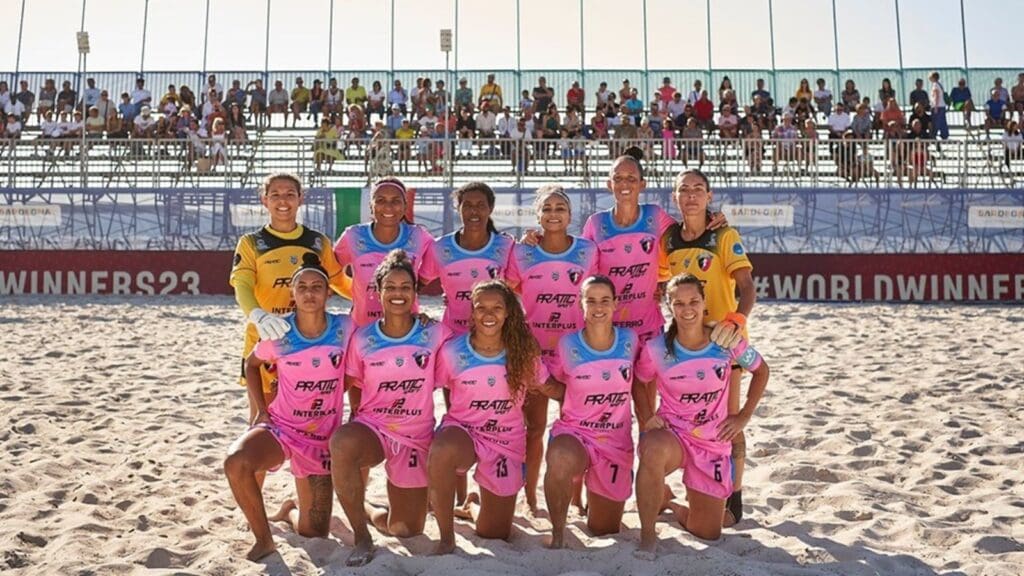 Elenco do São Pedro, time de beach soccer capixaba