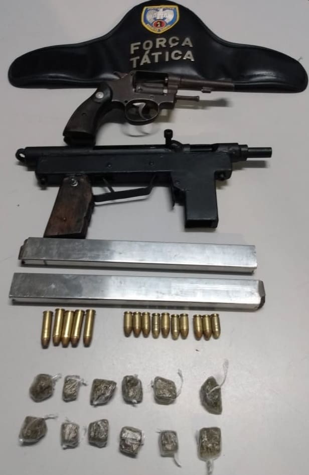 Polícia Militar cerca biqueira recheada de maluco e encontra trabucos em Aracruz