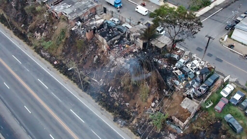 Briga pode ser a causa de incêndio de grandes proporções em Nova Carapina