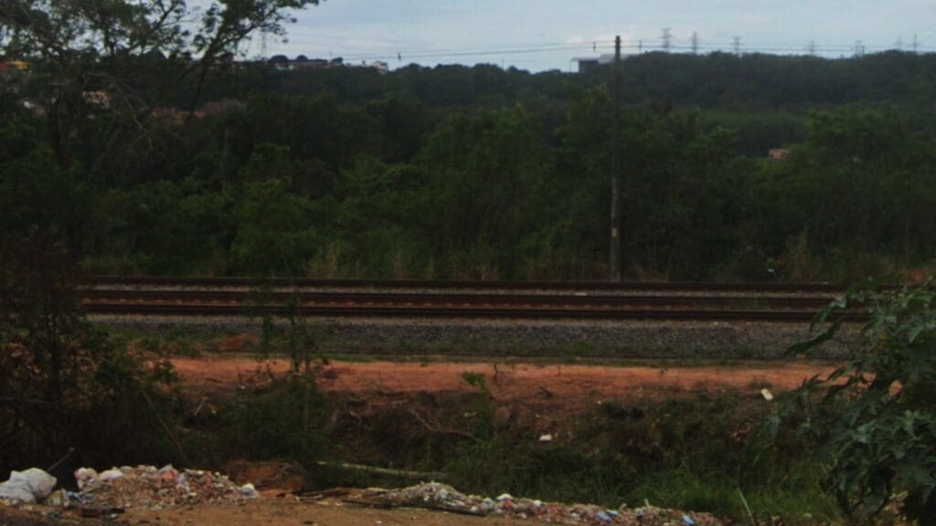 Vigilante da Vale acaba morto com tiro na cabeça em linha de trem na Serra Vigilante da Vale acaba morto com tiro na cabeça em linha de trem na Serra