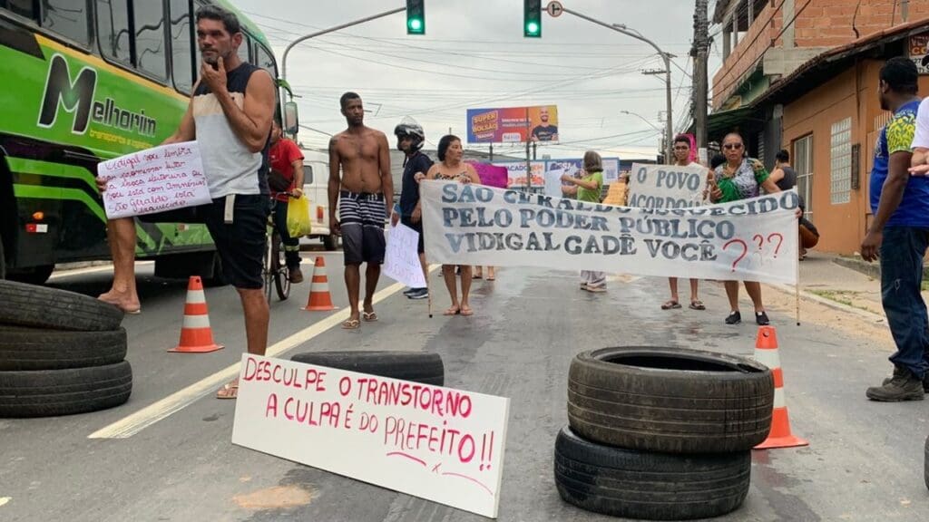 Manifestações na Rodovia Norte Sul contra Sergio Vidigal transforma a sexta dos serranos um verdadeiro pesadelo.