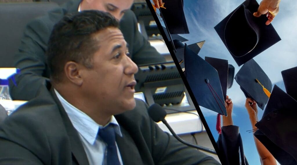 Vereador propõe formatura para alunos do ensino fundamental na Serra Vereador Paulinho propõe cerimônia de formatura obrigatória nas escolas da Serra