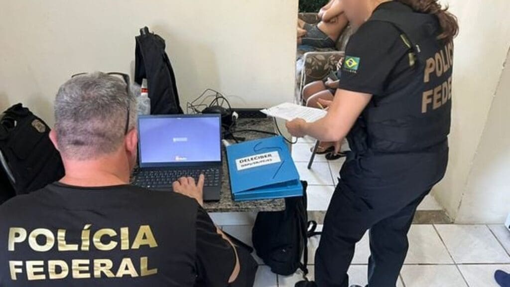 Polícia Federal realiza operação e prende jovem na Serra.