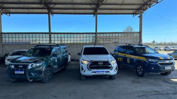 Batalhão de Polícia Militar Ambiental prende sujeito por receptação de veículo furtado em Jacaraípe.