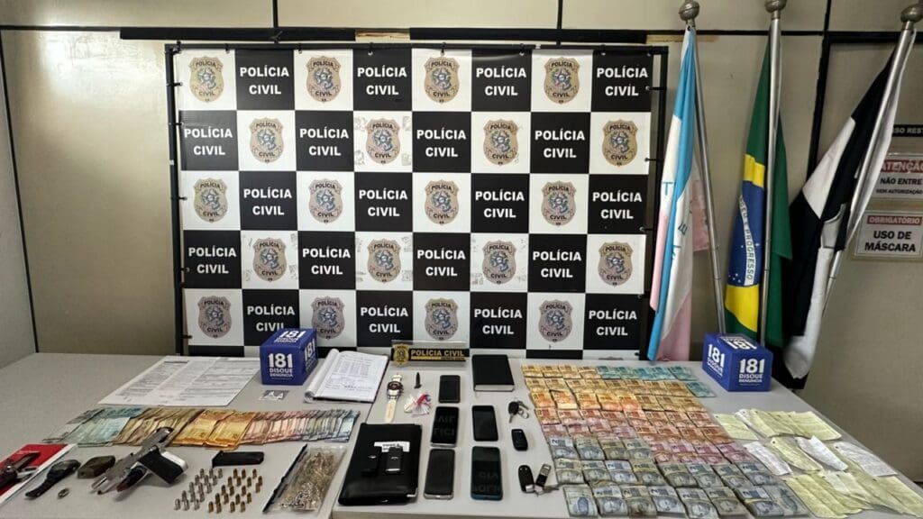 Polícia Civil cumpre mandados e prende