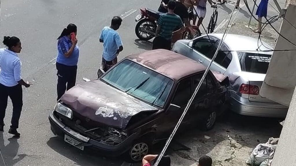 Ladrões roubam carro de cabeleireira durante saidinha de banco na Serra.