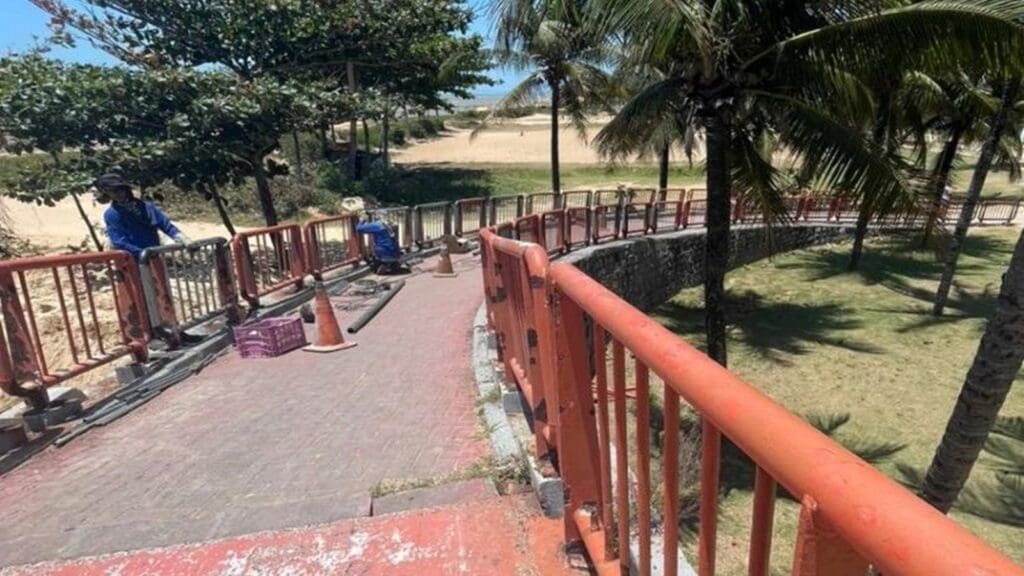 Prefeitura da Serra inicia revitalização de passarela após reclamação de moradores em Jacaraípe