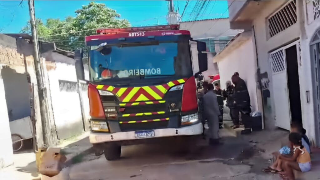 Incêndio destrói casa e família perde tudo em Jacaraípe