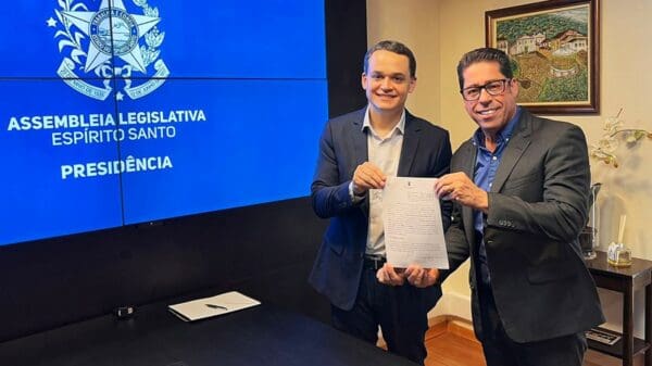 Marcelo Santos e Lorenzo Pazolini assinam termo de colaboração para a TV ALES