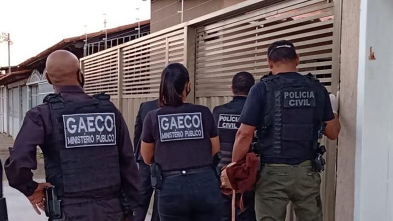 Equipes especiais do Ministério cumprem mandados de prisão em cidade da Grande Vitória.