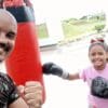 Projeto leva boxe gratuitamente para moradores da Serra.