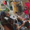Assaltantes roubam moto de cliente em bar da Serra.