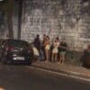 Homem morre em acidente de carro durante fuga de casa de show em Vitória.
