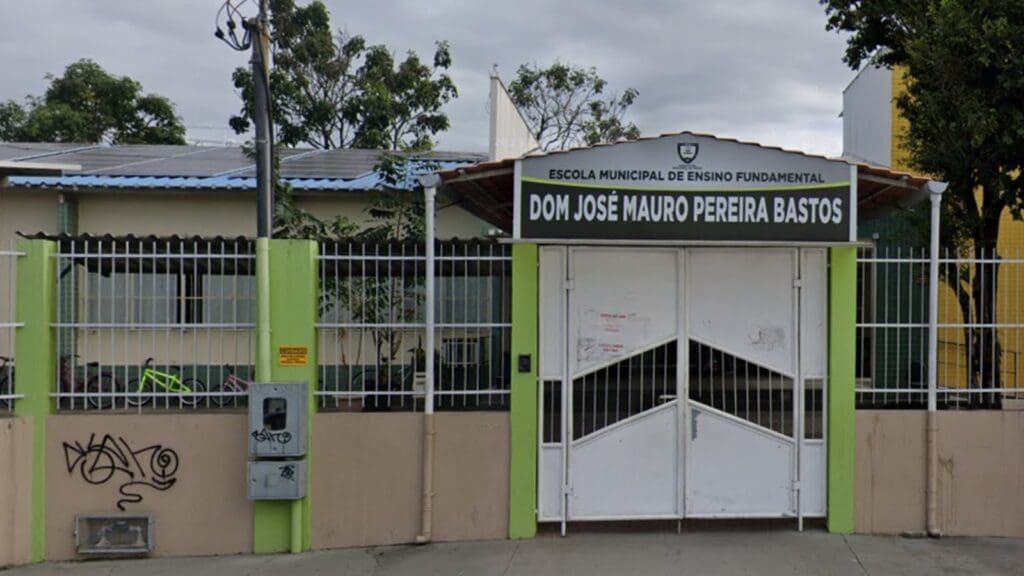 imagem da fachada da escola em Morada de Laranjeiras