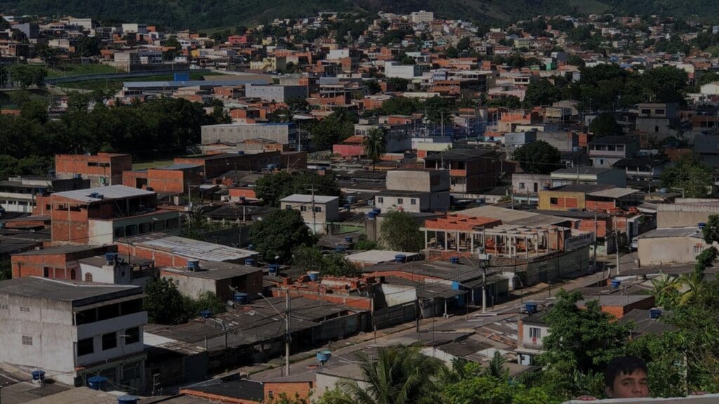 Aluno é baleado com tiros de fuzil após sair de escola na Serra