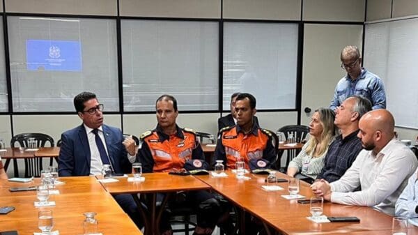 Presidente Marcelo Santos da ALES se reúne com Bombeiros