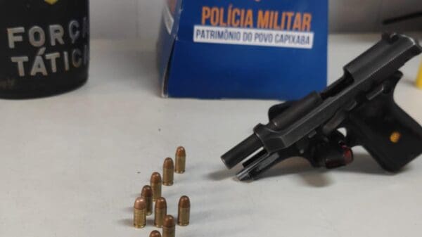 Polícia Militar prende sujeito armado durante batida em biqueira da Serra.