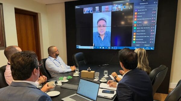 Presidente da ALES Marcelo Santos em reunião por chamada de vídeo com prefeitos do ES