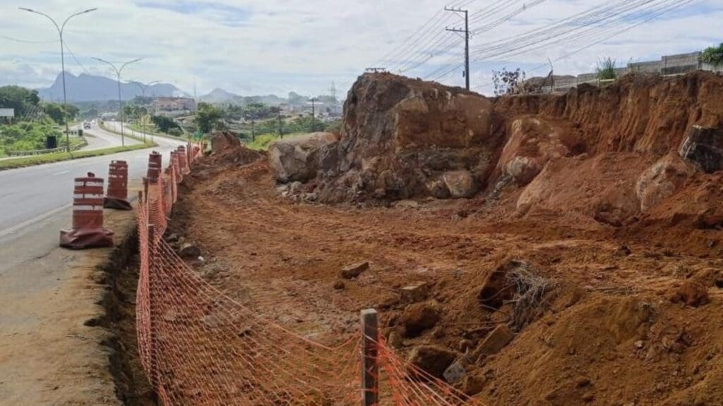 Obras de ampliação da avenida Civit I avançam até a br-101.