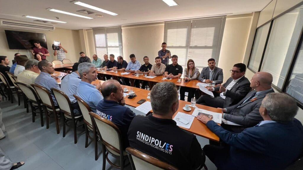 Reunião dos parlamentares com profissionais das áreas de segurança realizada na ALES.