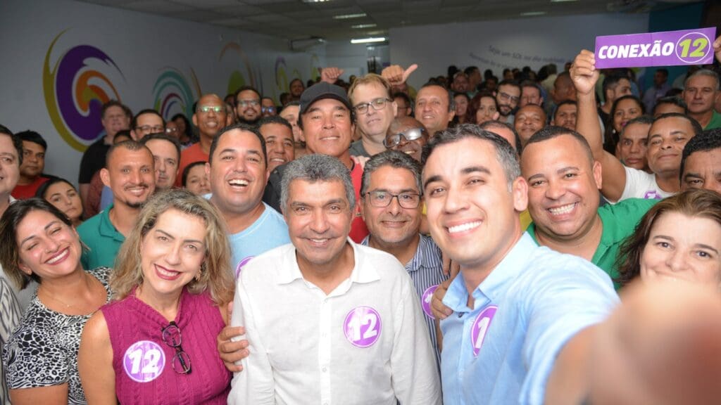 Weverson, ao lado de Sergio Vidigal, inaugura a Casa Conexão 12 em Laranjeiras