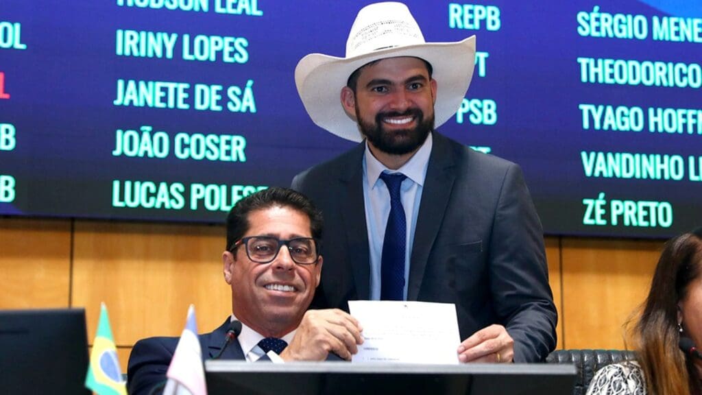 Marcelo Santos ao lado de Pablo Muribeca na Assembleia Legislativa do Espírito Santo (ALES)