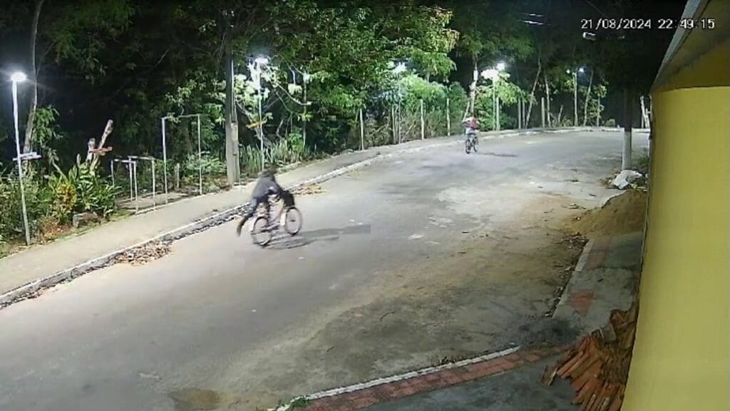 Casal de adolescentes são vítimas de assaltantes enquanto voltava da escola na Serra.