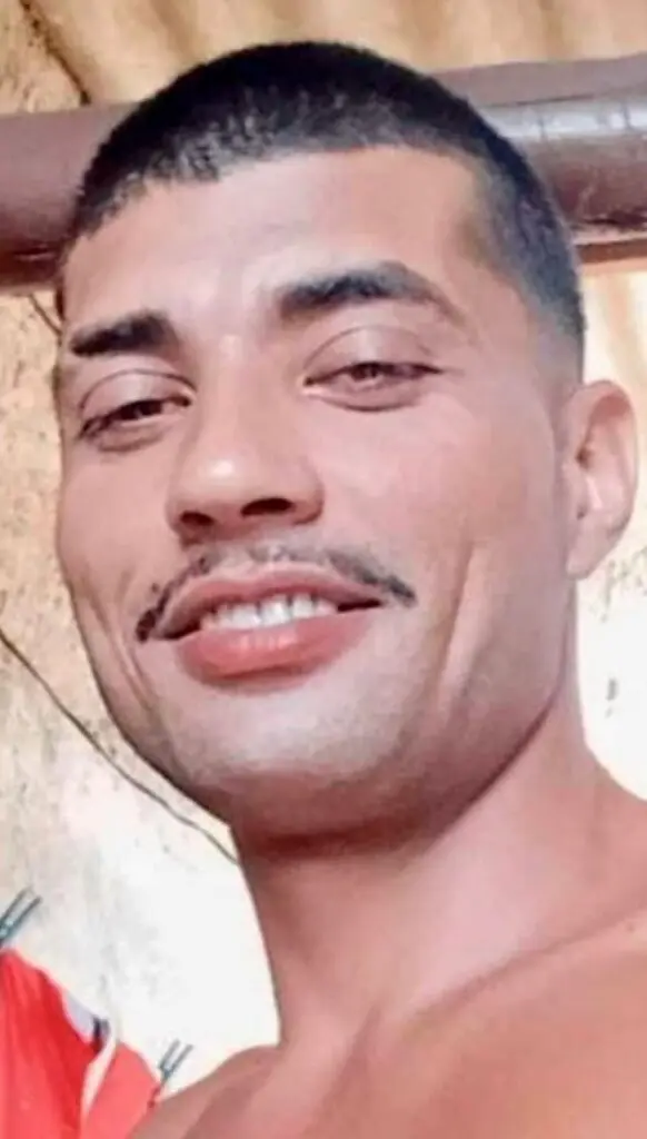 Imagem de um homem morto a tiros (Gustavo da Silva Borges, 31 anos).